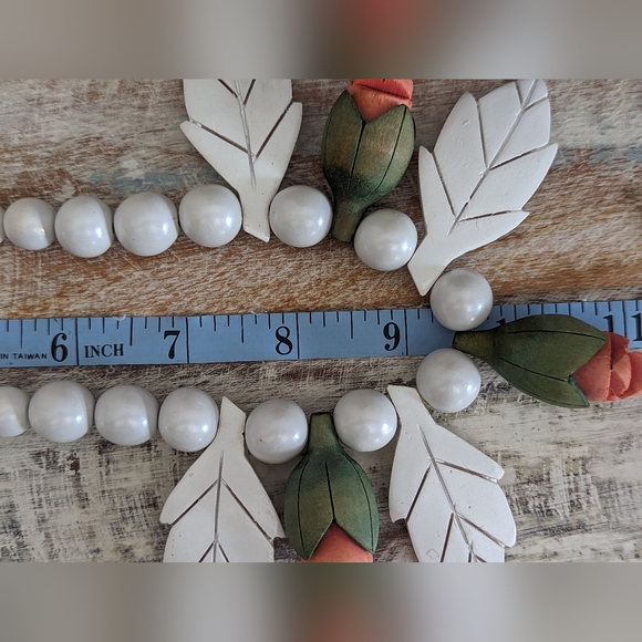 Carved Wood Rose and Leaf Vintage Necklace - Picture 6 of 8